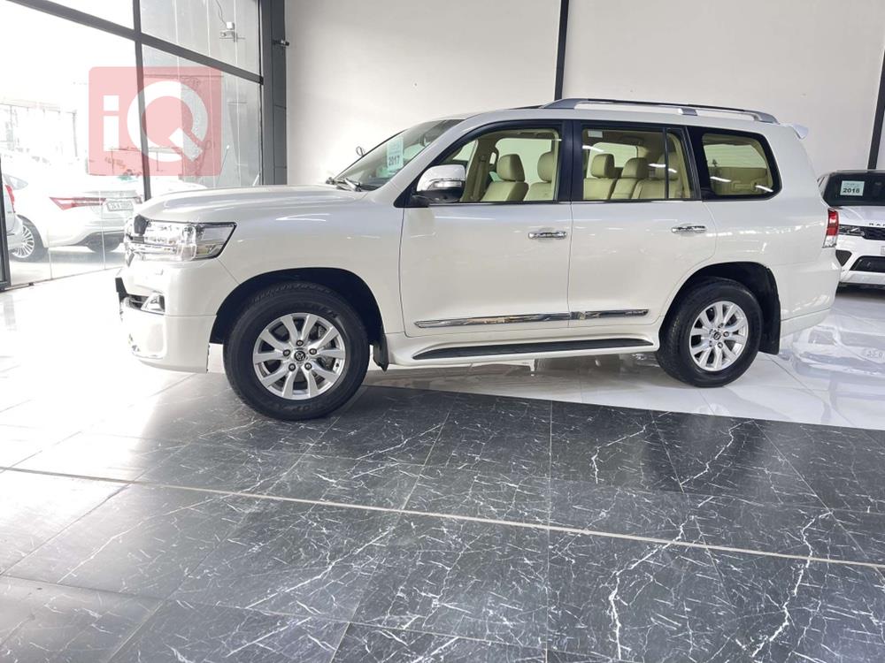 تويوتا لاندكروزر